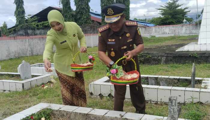 Peringati Hari Bhakti Adhyaksa, Kejari Yadyn Ziarah ke Taman Makan Pahlawan