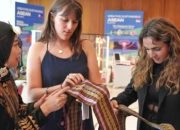 Tenun Ikat Sikka NTT dan Sekomandi Sulbar Diminati Pengunjung Pameran IG di Jenewa